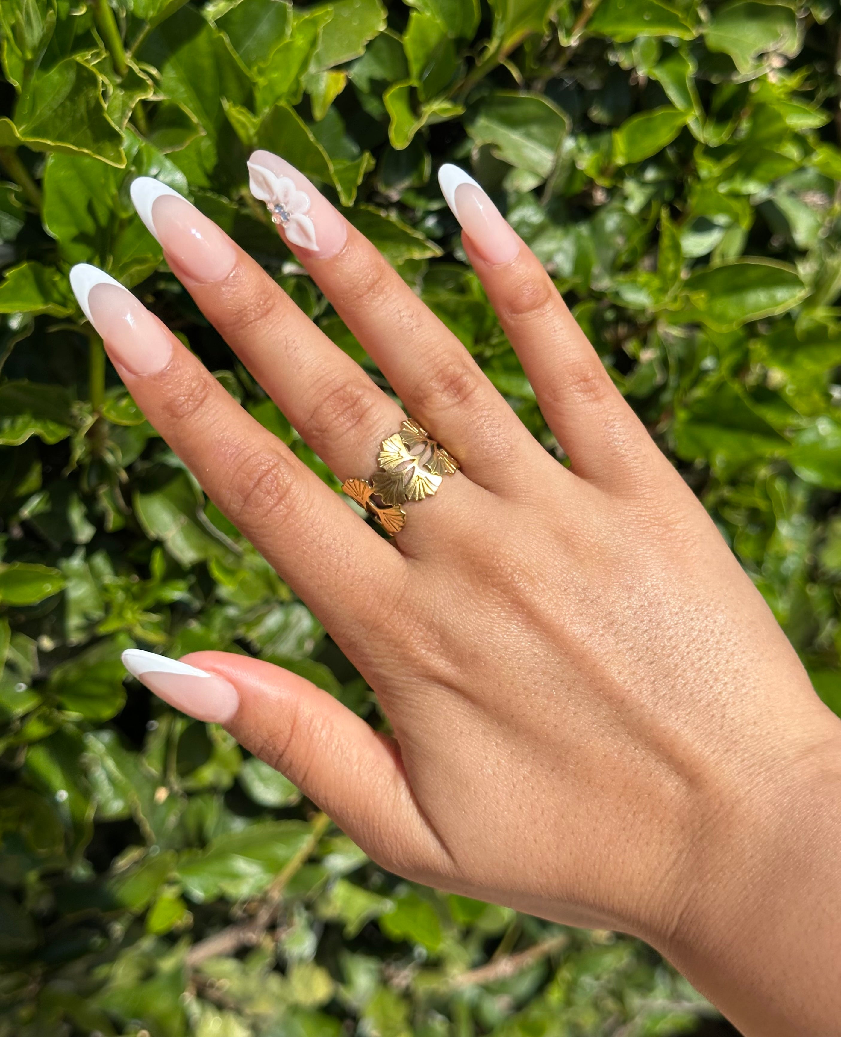 Palm Kiss Ring
