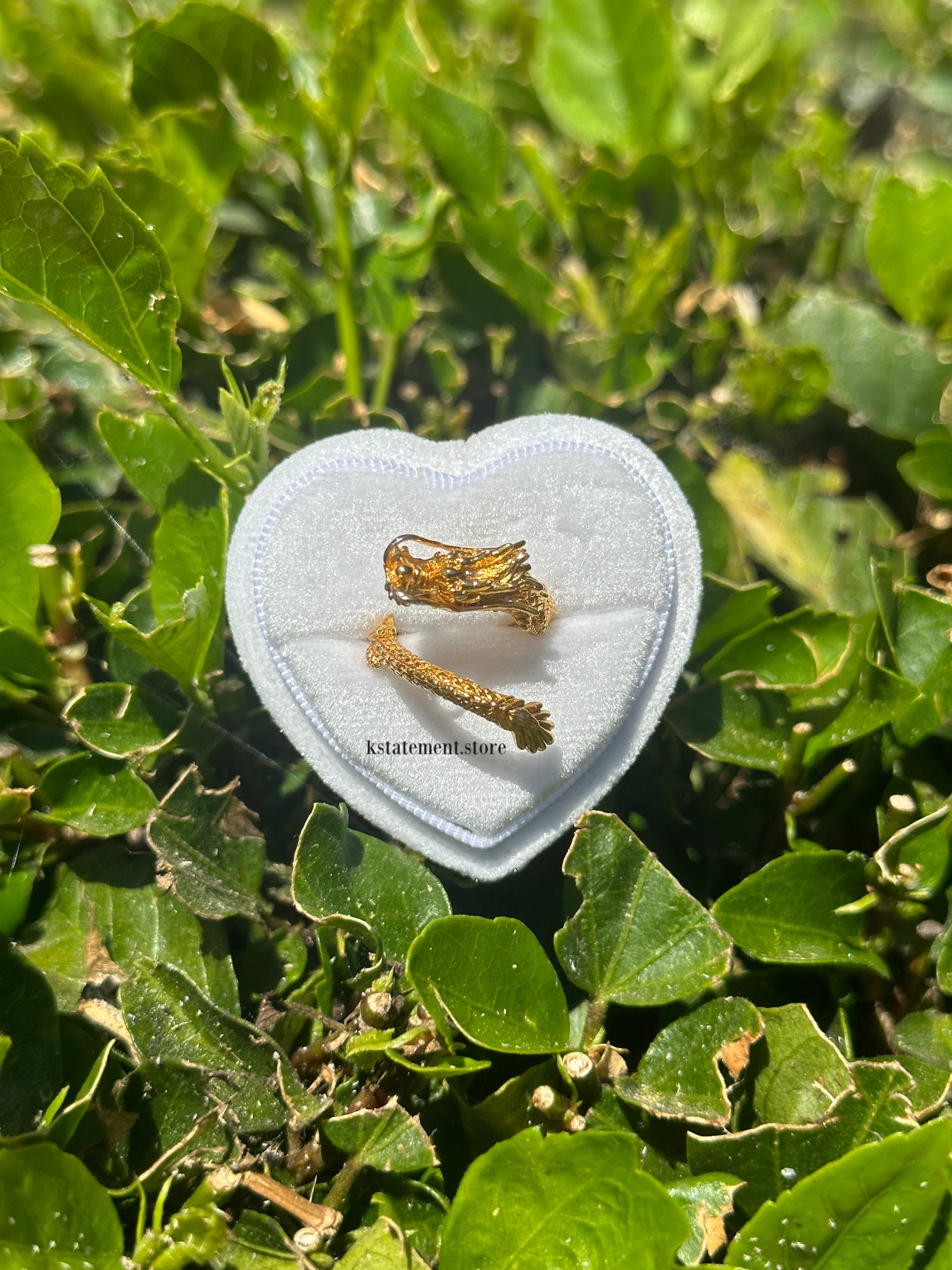 Anillo de dragón de oro