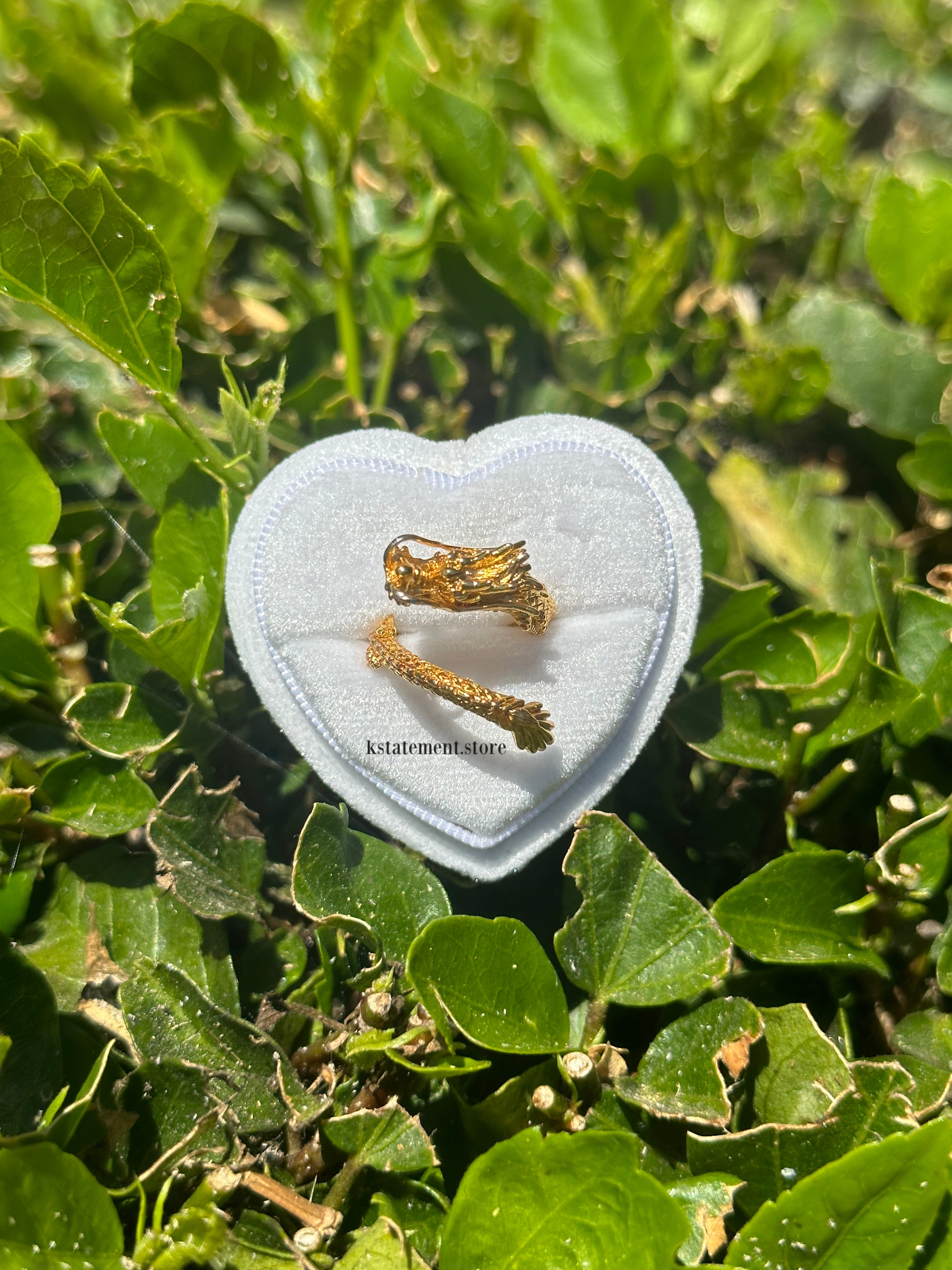Anillo de dragón de oro