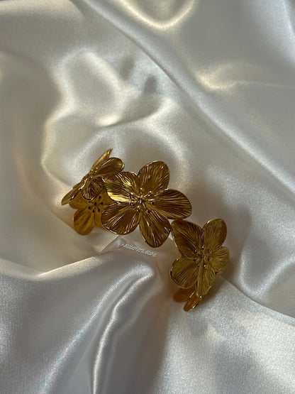 Gold Flower Bangle