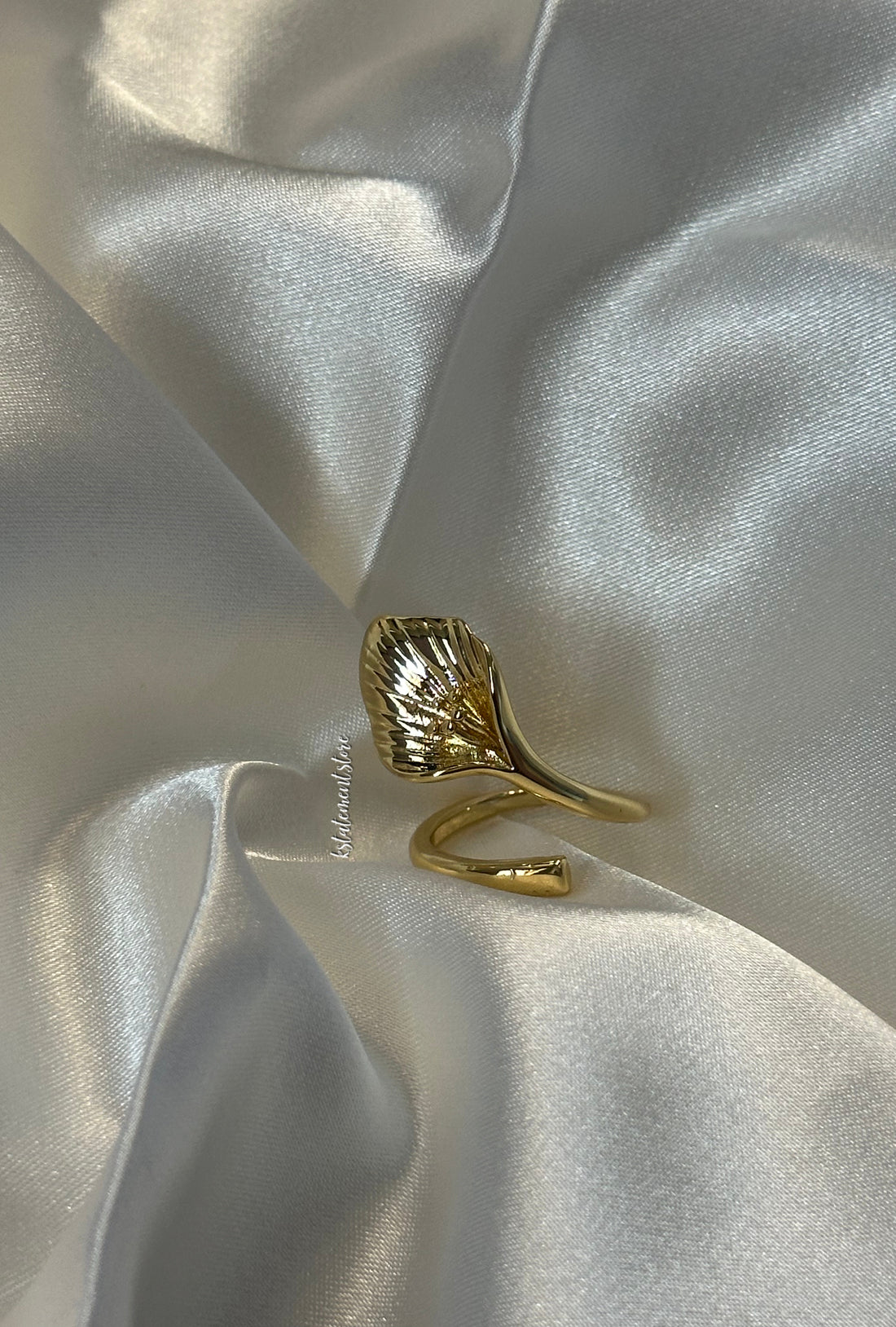 Lomalagi Leaf Ring