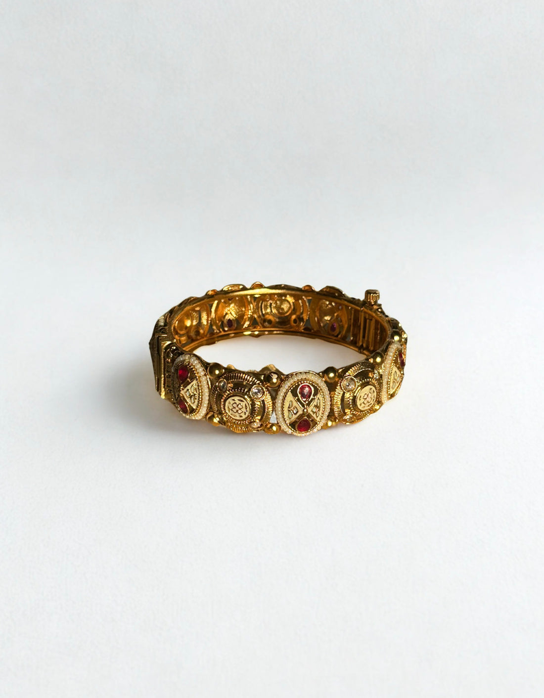 Ratna Bangle