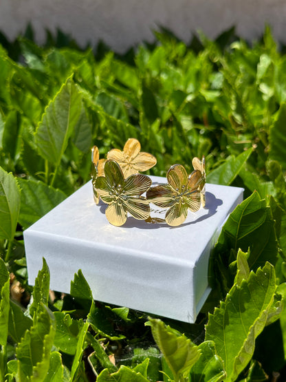 Gold Flower Bangle