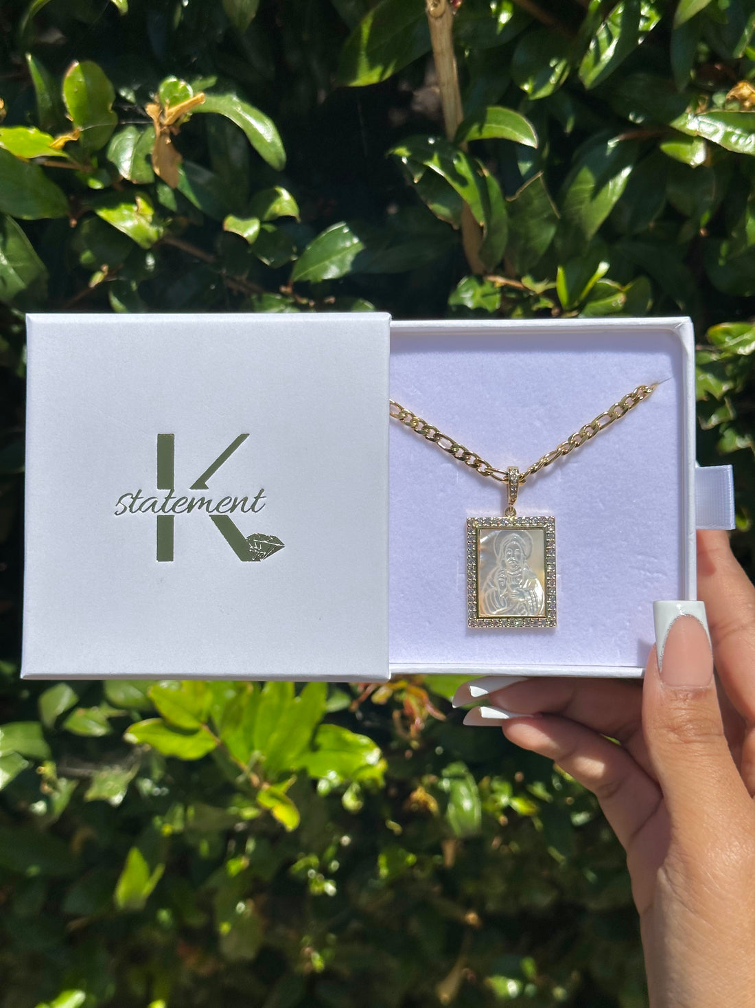 Collar con colgante de perlas de Jesús