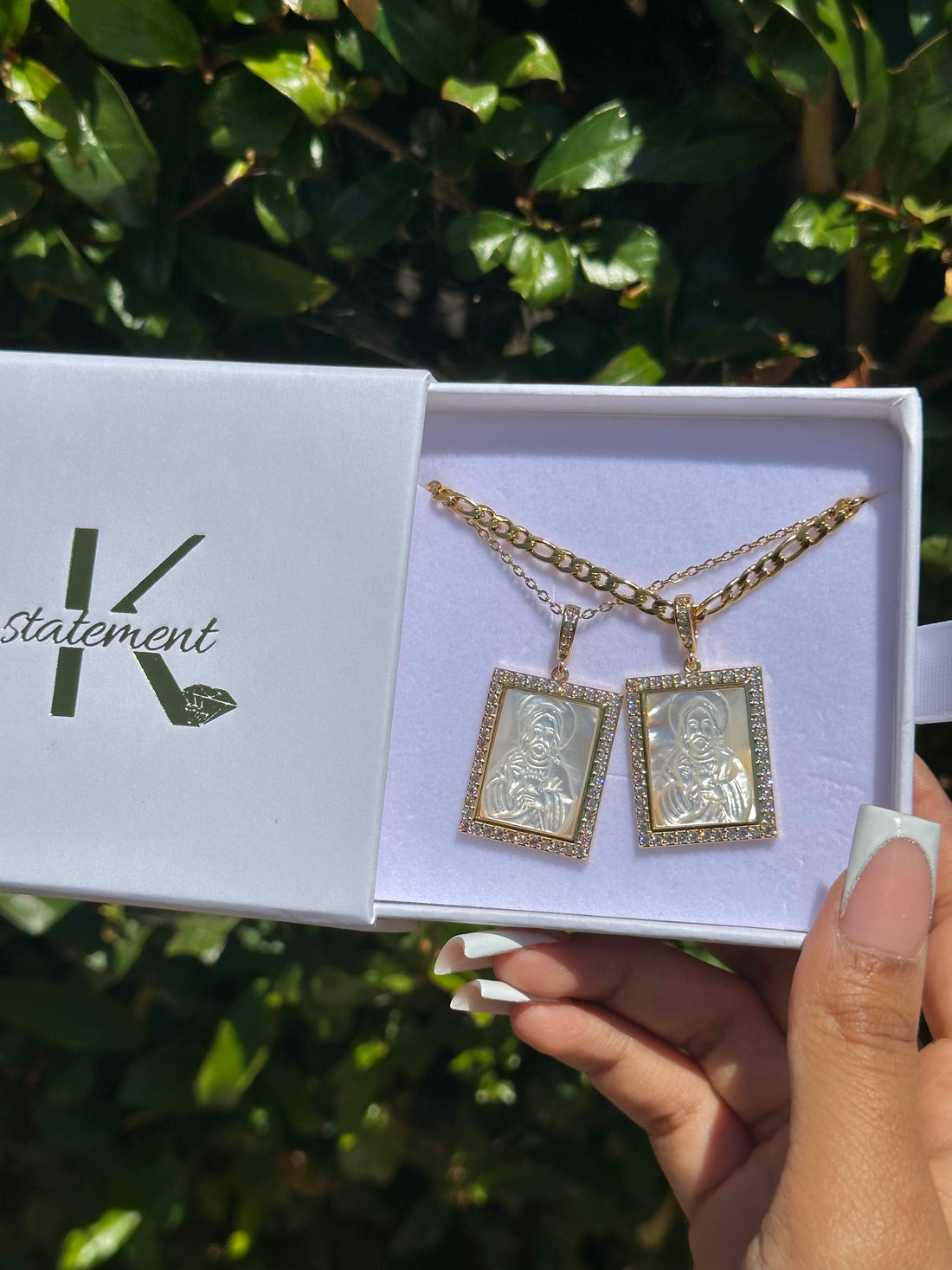 Collar con colgante de perlas de Jesús