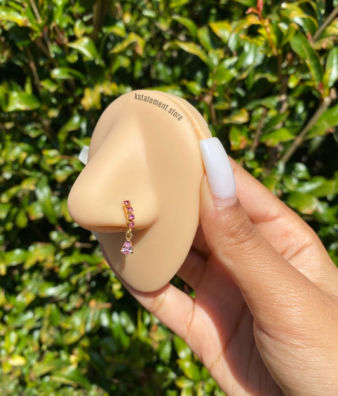 Aro de nariz colgante con forma de lágrima rosa