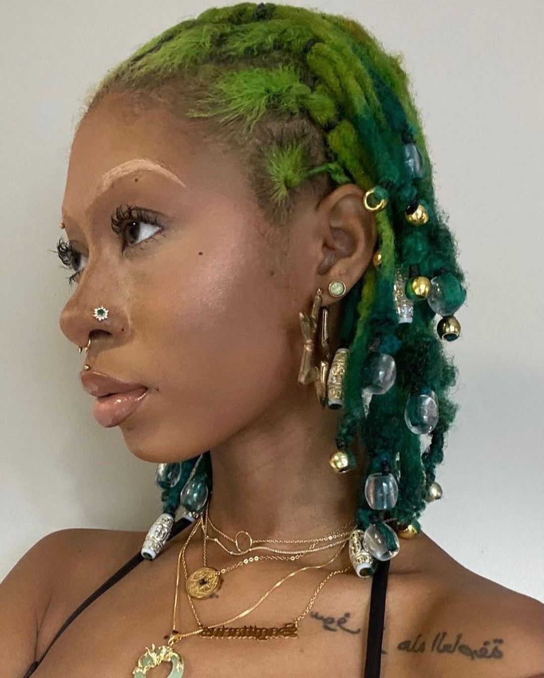 Anillo de nariz esmeralda