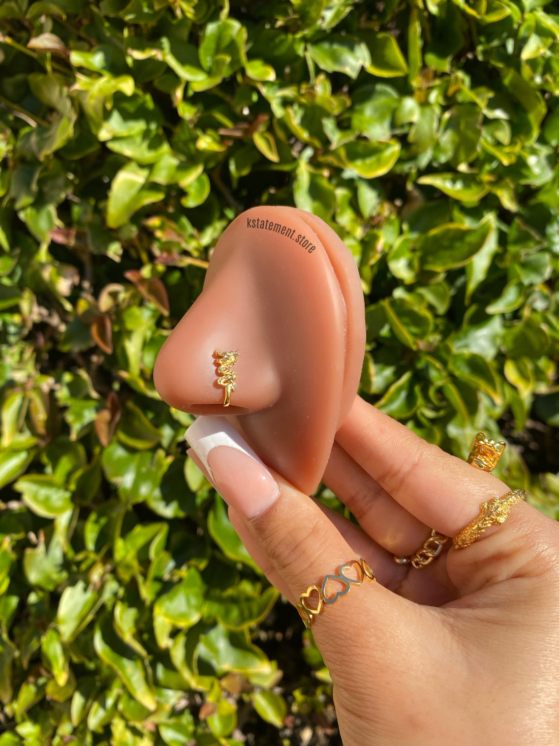 Brazalete de dragón dorado